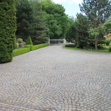 Kazkova Khatynka Bushtyno